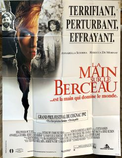 LA MAIN SUR LE BERCEAU